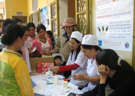 Cán bộ dân số cơ sở gồng mình mưu sinh