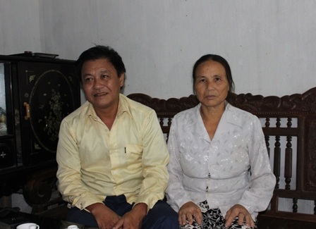 Vợ chồng lão gàn gần 30 năm đi cứu người điên dại gặp nạn.