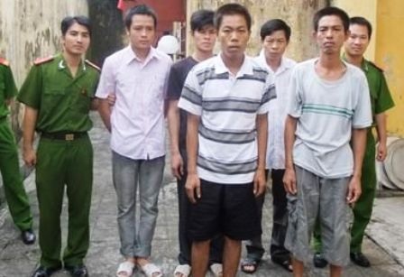 Đột nhập công ty Hàn Quốc trộm tài sản trị giá hơn 1 tỷ đồng    - 1 Các đối tượng bị cơ quan CSĐT, Công an huyện Hậu Lộc bắt giữ về hành vi trộm cắp tài sản.