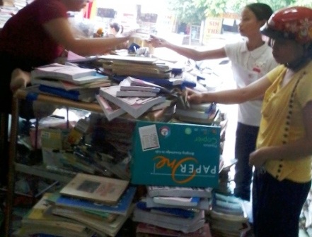 SGK, sách tham khảo cũ được nhiều người quan tâm - 3 SGK và sách tham khảo cũ được học sinh và phụ huynh ưu tiên lựa chọn.