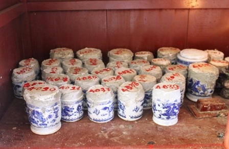 Xác các hài nhi được đặt tên, đánh số thứ tự, đến nay đã lên đến hơn 4.000.