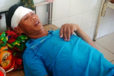 Anh Nguyễn Văn Dân đang nằm điều trị tại Bệnh viện Đa khoa tỉnh Thanh Hóa.