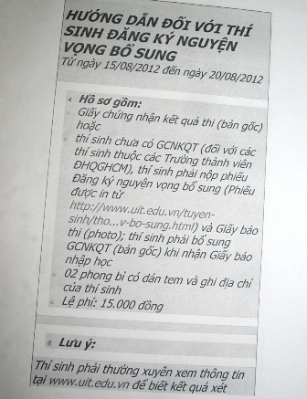 Trong ngày 24/8, hàng trăm thí sinh và phụ huynh đến tận Sở GD-ĐT Thanh Hóa để hỏi giấy báo.