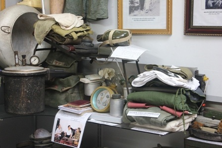 Bộ dụng cụ y tế của dược sỹ Phạm Văn Bổng tặng lại cho bảo tàng.