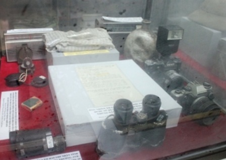 Máy ảnh, ống nhòm... thời chiến của các phóng viên.