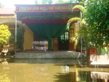 Đồ dùng, quần áo của các cháu trưởng mầm non xã Trung Chính (Nông Cống) bị ướt và hư hỏng.