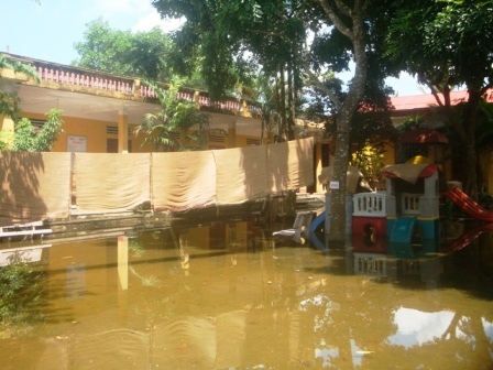 Đồ dùng, quần áo của các cháu trưởng mầm non xã Trung Chính (Nông Cống) bị ướt và hư hỏng.