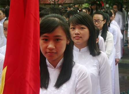 Cả những nét mặt suy tư.