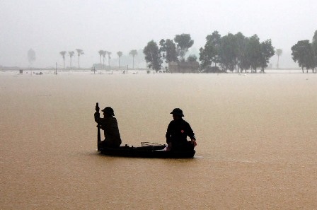 Quốc lộ 217 lên huyện Quan Sơn được thông xe sau hơn một ngày bị chia cắt.