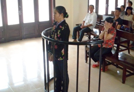 Bị cáo Lâm Thị Ký trước vành móng ngựa.