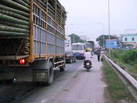 Giao thông trên QL10 bị ách tắc trong một thời gian