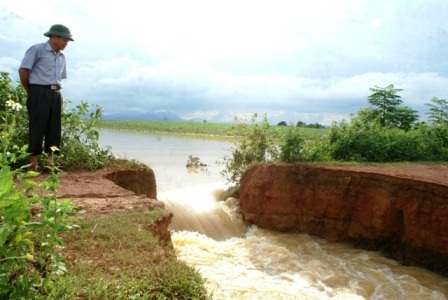 Lũ thổi vỡ đê, cả xã mênh mông nước ngập