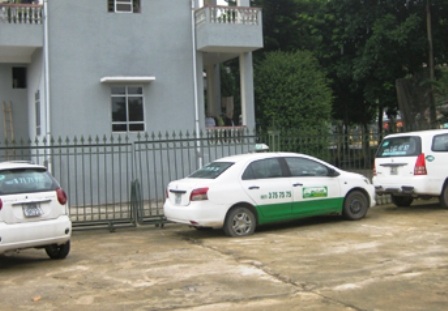 Bắt giữ 4 xe taxi Mai Linh chở động vật rừng trái phép - 1 Phương tiện vi phạm đang được tạm giữ tại Đội kiểm lâm Cơ động và phóng cháy chữa cháy rừng số 1.