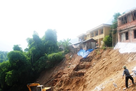 Sạt lở đe dọa nhiều công trình trường học tại Thanh Hóa