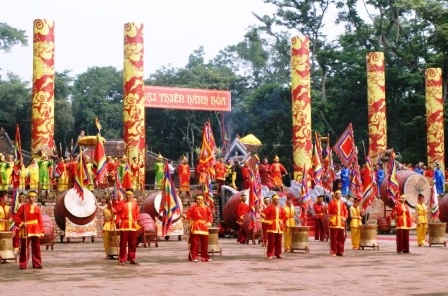 Màn trống khai mạc lễ hội.