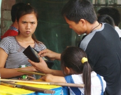  Nhiều người không biết đây đều là những trò lừa bịp mà vẫn móc hàu bao ra chơi.