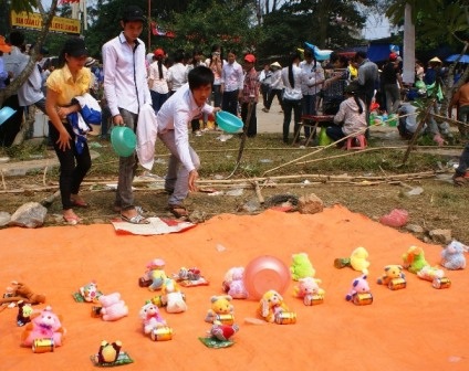 Úp chậu trúng gấu bông.