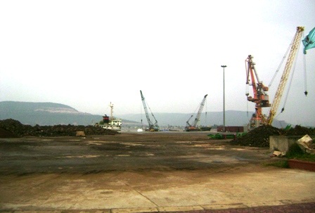 Cảnh hoang vắng tại cảng Nghi Sơn chiều ngày 17/10.