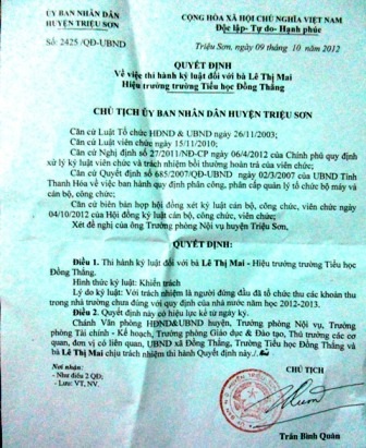 Quyết định kỷ luật của Chủ tịch UBND huyện Triệu Sơn đối với BGH trường tiểu học Đồng Thắng.