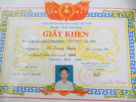 5 năm đi học, Tuấn luôn là cậu học trò ngoan và học giỏi.