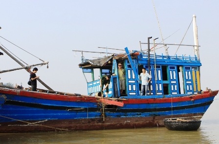 Tàu TH 90718 cùng 10 thuyền viên đã vào đến đất liền an toàn.