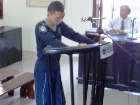 Bị cáo Cao Ngọc Anh trước vành móng ngựa.