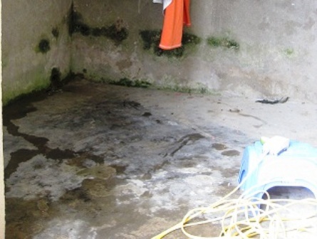 Nhà tắm nơi phát hiện 4 bao tải chứa chất nghi v