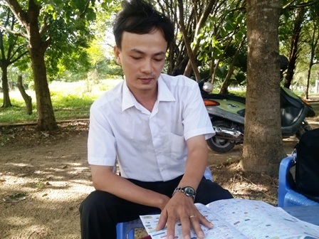 Thầy giáo trẻ với sơ đồ chuyển hóa độc đáo - 1 Thầy Lê Ngọc Tú giới thiệu về sáng kiến của mình.
