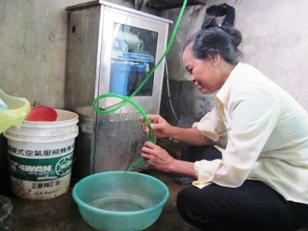 Người dân cho rằng nguyên nhân bắt nguồn từ nguồn nước sinh hoạt chứa nhiều asen