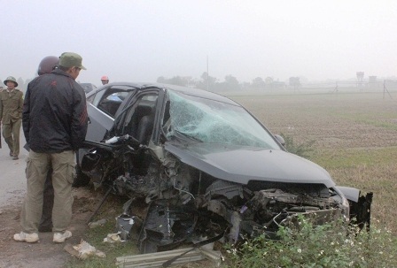  Chiếc xe biến dạng sau vụ tai nạn.