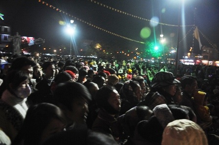 Lễ Giáng sinh đông nghịt tại nhà thờ đá Phát Diệm (Ảnh: Duy Tuyên).