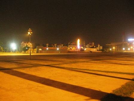 Quảng trường Lam Sơn vắng lặng đêm giao thừa.