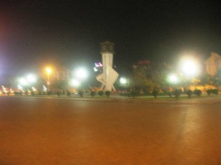 Quảng trường Lam Sơn vắng lặng đêm giao thừa.