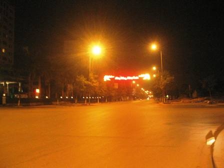 Quảng trường Lam Sơn vắng lặng đêm giao thừa.