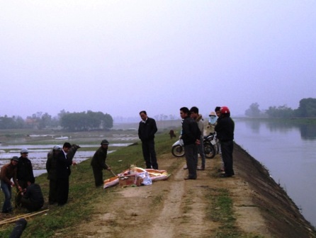  Hiện trường nơi thi thể nạn nhân được vớt lên.