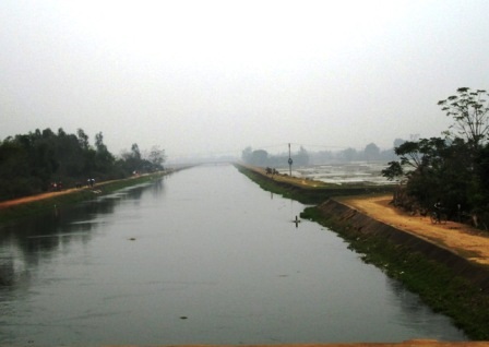  Khúc sông nơi nhóm học sinh phát hiện xác chết trôi sông.