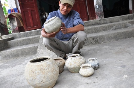 Một số bình gốm cổ còn khá nguyên vẹn