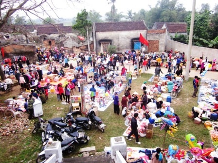 Chợ Thiều mỗi năm chỉ họp một lần vào ngày 26 tháng Chạp để cầu may.