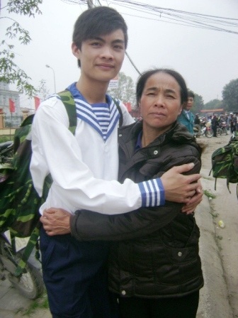 Hứa với mẹ chưa tròn nhiệm vụ chưa về quê hương.