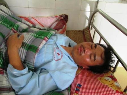 Anh Nguyễn Văn Hùng vẫn hoảng loạn, lúc tỉnh lúc mê.