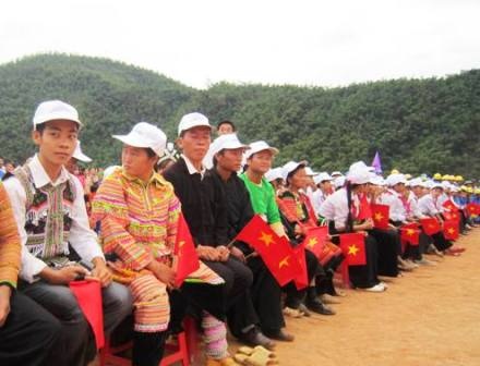  Đồng bào Mông trong ngày Tết.