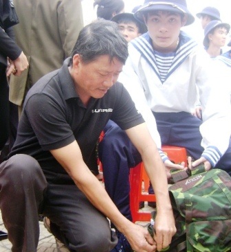 Chuẩn bị sẵn sàng quân tư trang hành lý cho con lên đường nhập ngũ.