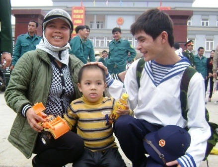 Lưu luyến bên gia đình.