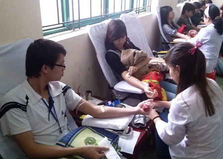 Thanh Hoá: 1.400 đơn vị máu phục vụ nhu cầu điều trị trong dịp Tết - 2 Nguồn máu chủ yếu được huy động từ phong trào hiến máu tình nguyện.
