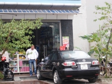 Chiếc xe ô tô BKS 36L- 9727 mà các nhóm đối tượng đang trộm thì bị phát hiện