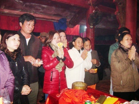  Làm lễ tạ ơn và cầu xin bình an, tài lộc cho năm mới phát tài.