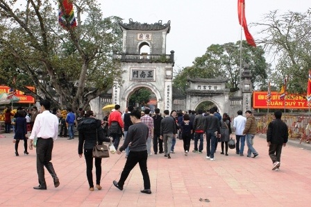  Du khách đang kéo về đền Trần