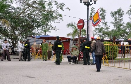  Lực lượng CSGT, CSCĐ làm nhiệm vụ bảo đảm trật tự.