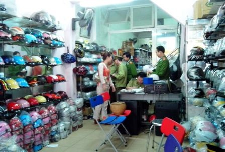 Khoảng 50% mũ bảo hiểm trên thị trường Thanh Hóa là giả  - 3 Lực lượng chức năng