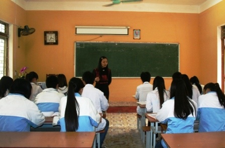 Học sinh xé tài liệu ôn tập môn Sử: Giáo viên trăn trở - 1 Học sinh xé đề cương môn Sử: Giáo viên trăn trở